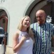 Víťa Rosůlek s manželkou Michaelou před svou novou vinárnou v Uherském Hradišti.