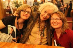 Paní FIalová mezi svými diváky (foto:rb)